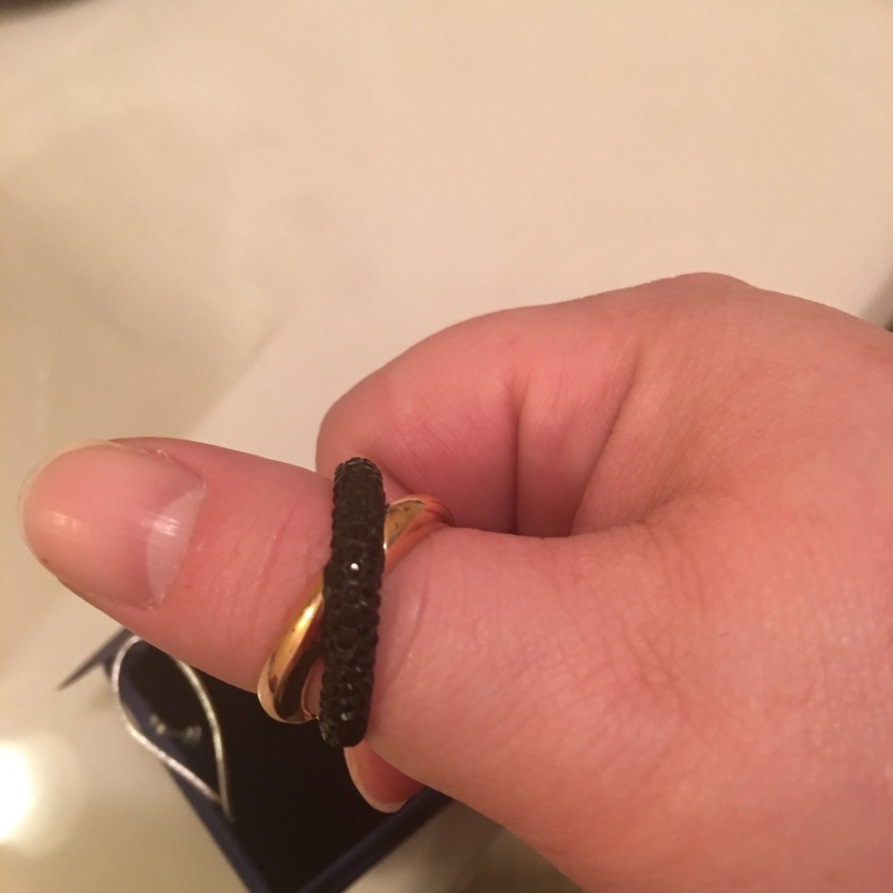 Swarvoski Ring - Picture 3 of 3